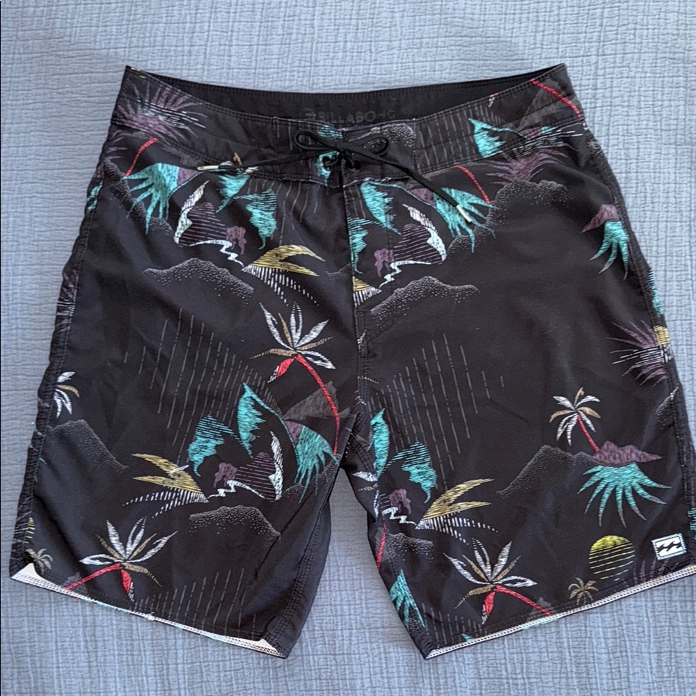 Billabong Black Board Shorts Tropical Print EUC 31